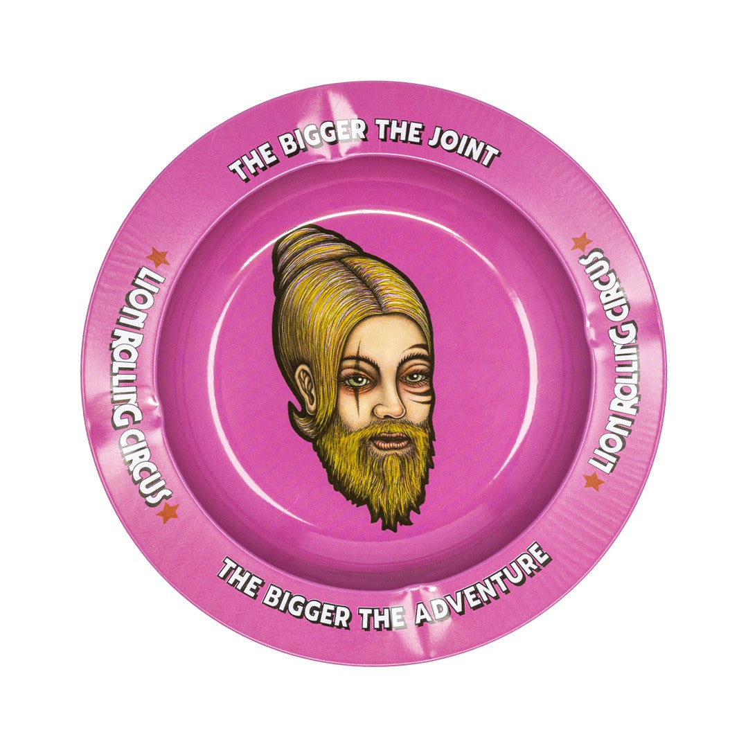 CENICERO LION ROLLING CIRCUS - ¡🔥 Dale estilo a tus momentos con estos ceniceros únicos! Ideales para coleccionar o regalar, combinan funcionalidad y diseño. 🌈💨 Características: 🎨 Diseños Coleccionables: Gráficos exclusivos y llamativos, perfectos para fans de Lion Rolling Circus. 🛠️ Material Resistente: Metal de alta calidad, pensado para durar. 📏 Tamaño Amplio: Diámetro de 140 mm para mayor comodidad. ¡Hazlo tuyo y eleva tu experiencia! ✨🌟 -  CENICERO LION ROLLING CIRCUS -  (Store description)