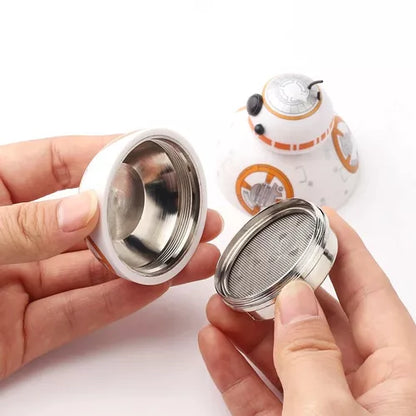 GRINDER METAL BB 8 STAR WARS - Este molinillo metálico combina estilo y funcionalidad con un diseño inspirado en Darth Vader. Perfecto para los fanáticos de Star Wars que buscan un molinillo duradero y eficiente. ¡Añade un toque galáctico a tu colección con Golden Carts! 🌿💫 -  GRINDER METAL BB 8 STAR WARS 